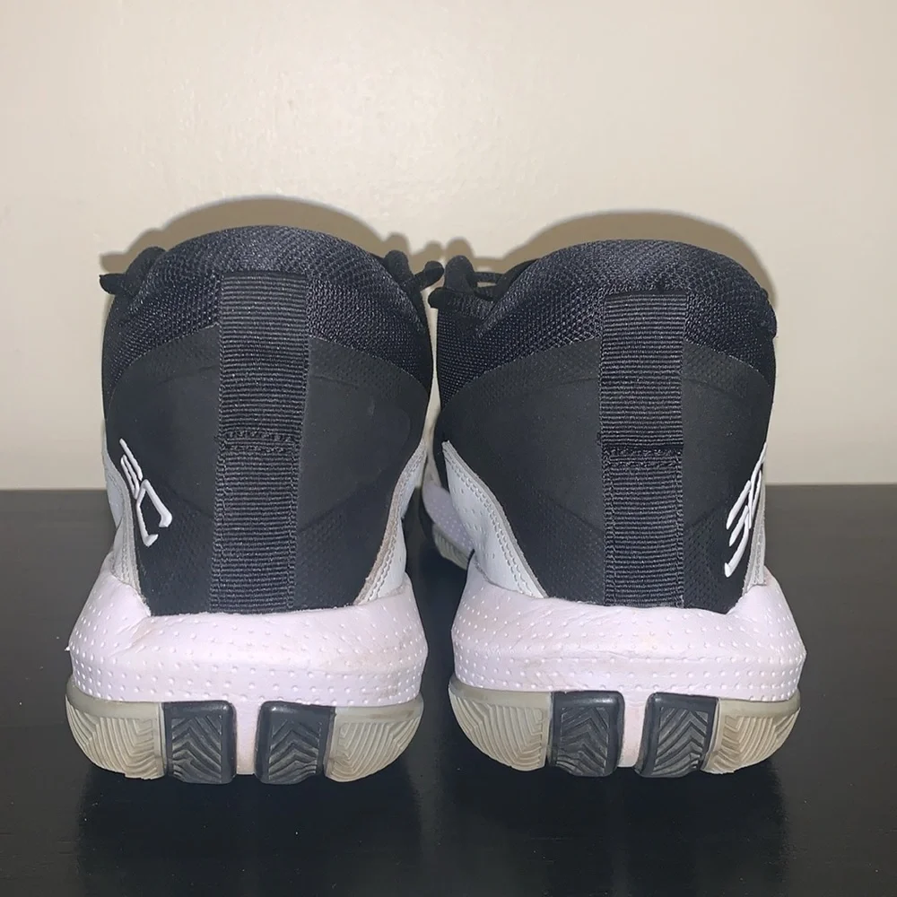 Under Armour‎ SC 3ZERO IV Men's Athletic Shoes Sneaker Size 11.5.